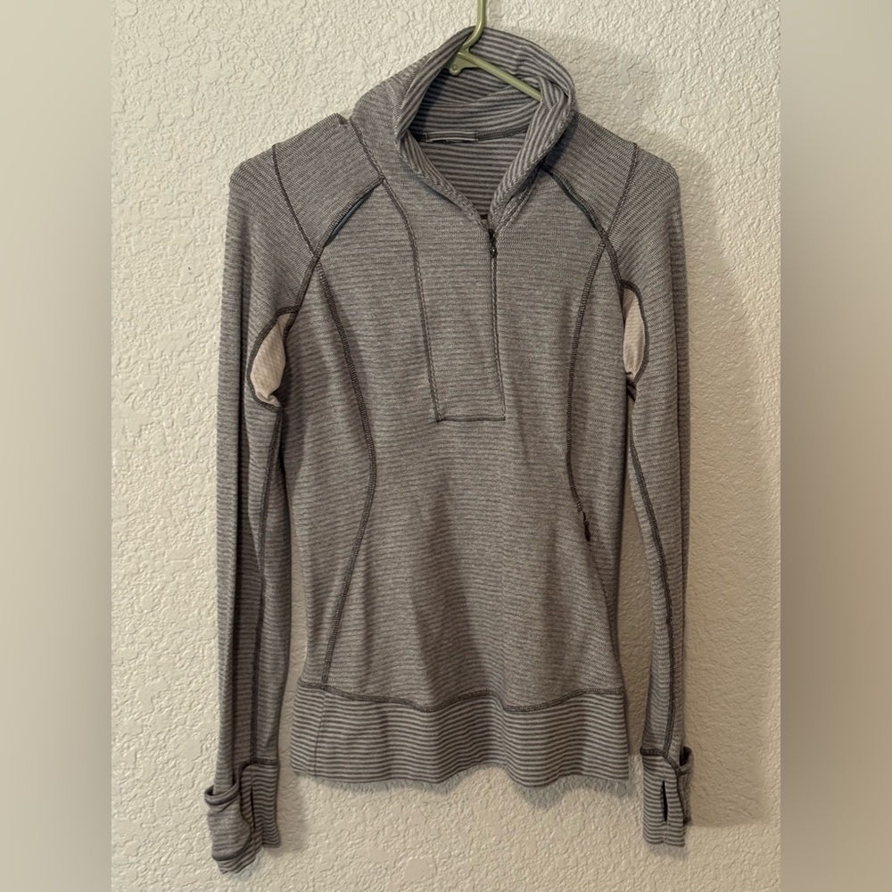 Lululemon Think Fast Pullover in the Tonka Stripe Gray color size 6 EUC